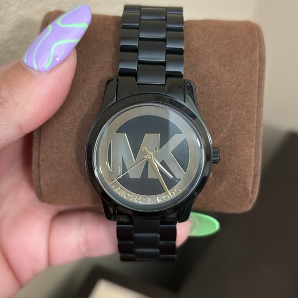 Never worn!! Watch - Picture 2 of 5